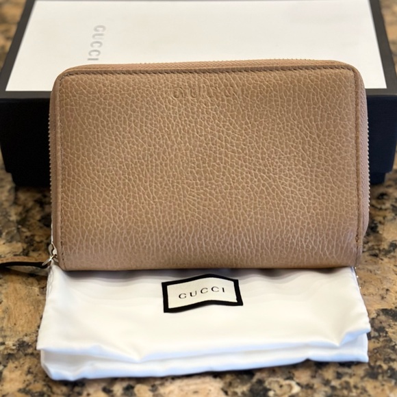Gucci Handbags - NIB Gucci bifold zip around wallet